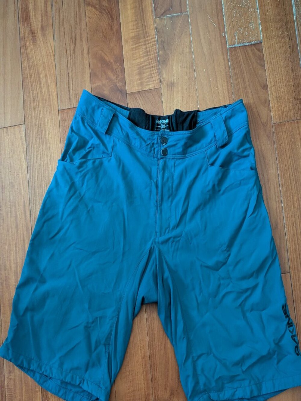 Dakine mountain bike shorts men's size 34 velcro adjustable waist w/hip pockets